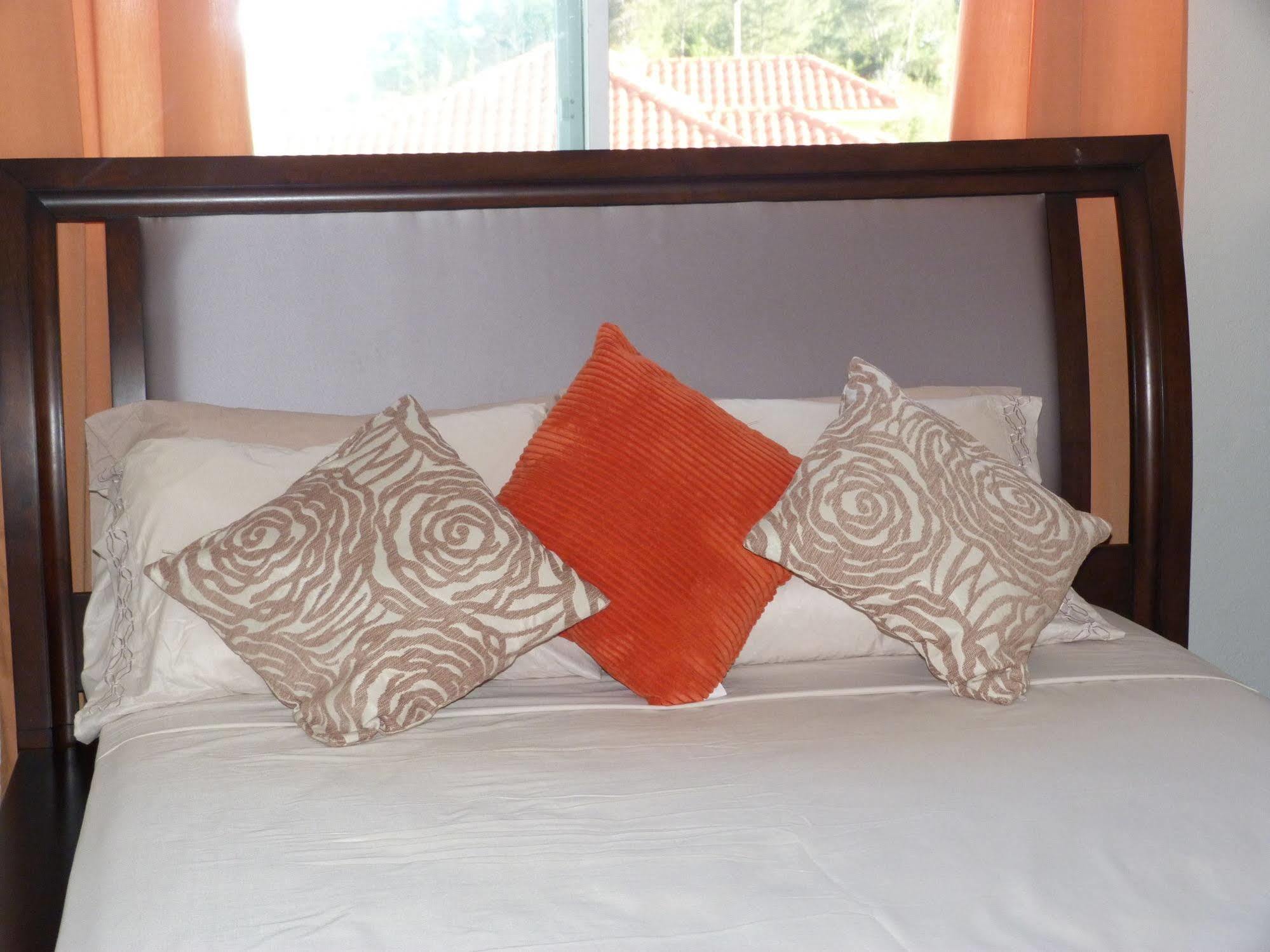 Taste Of Paradise Coral Harbour Bagian luar foto